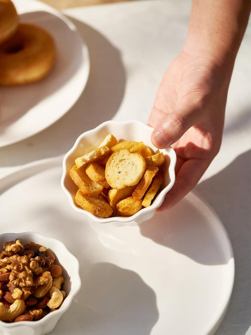 Ramekins 6 Oz, Creme Brulee Ramekins Oven Safe, Flower-Shaped Porcelain Ramekin for Baking Pudding, Souffle Dish, Custard Cups Dipping Sauce Bowls, Set of 6, Soft White